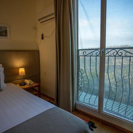 Logos Hotel In Yad Hashmona Екстериор снимка