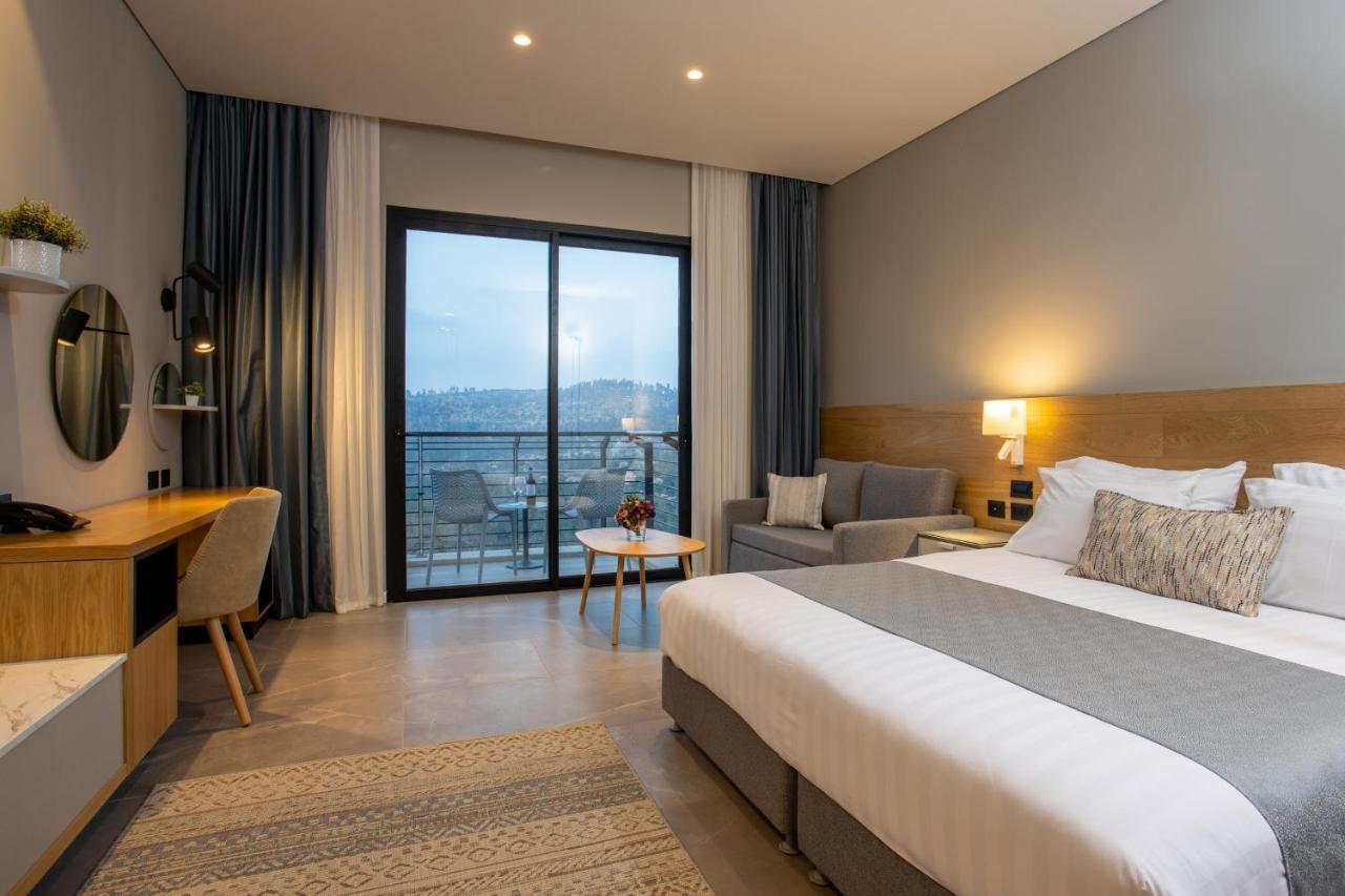 Logos Hotel In Yad Hashmona Екстериор снимка