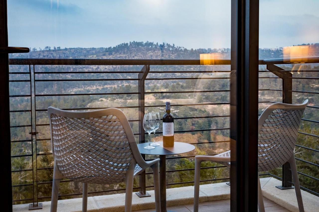 Logos Hotel In Yad Hashmona Екстериор снимка