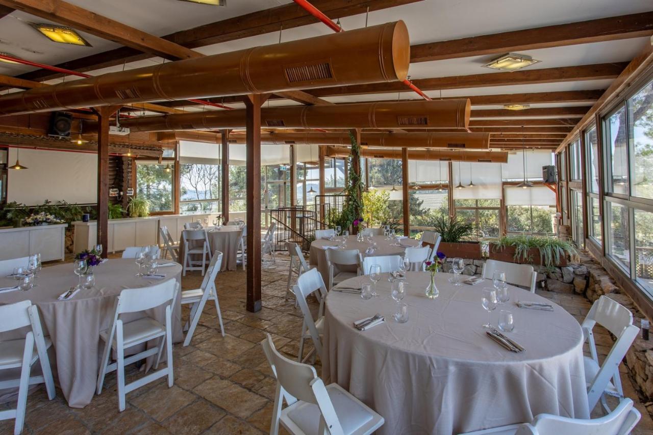 Logos Hotel In Yad Hashmona Екстериор снимка