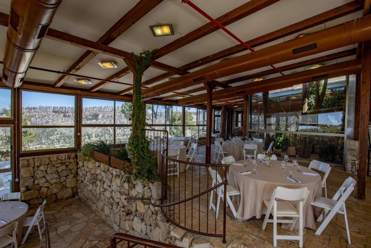 Logos Hotel In Yad Hashmona Екстериор снимка