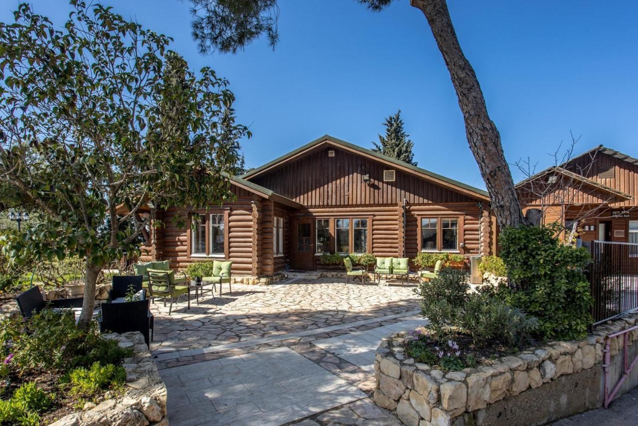 Logos Hotel In Yad Hashmona Екстериор снимка