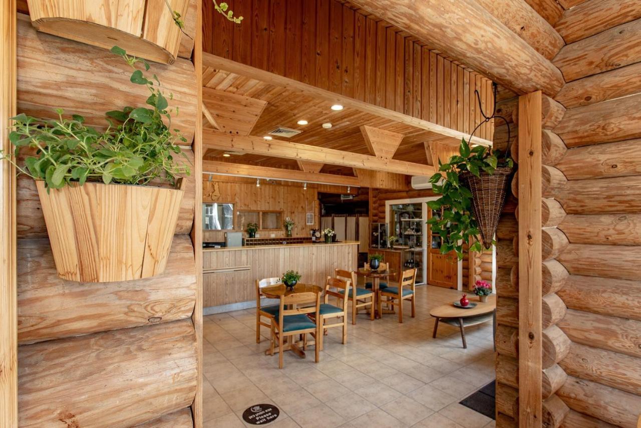 Logos Hotel In Yad Hashmona Екстериор снимка
