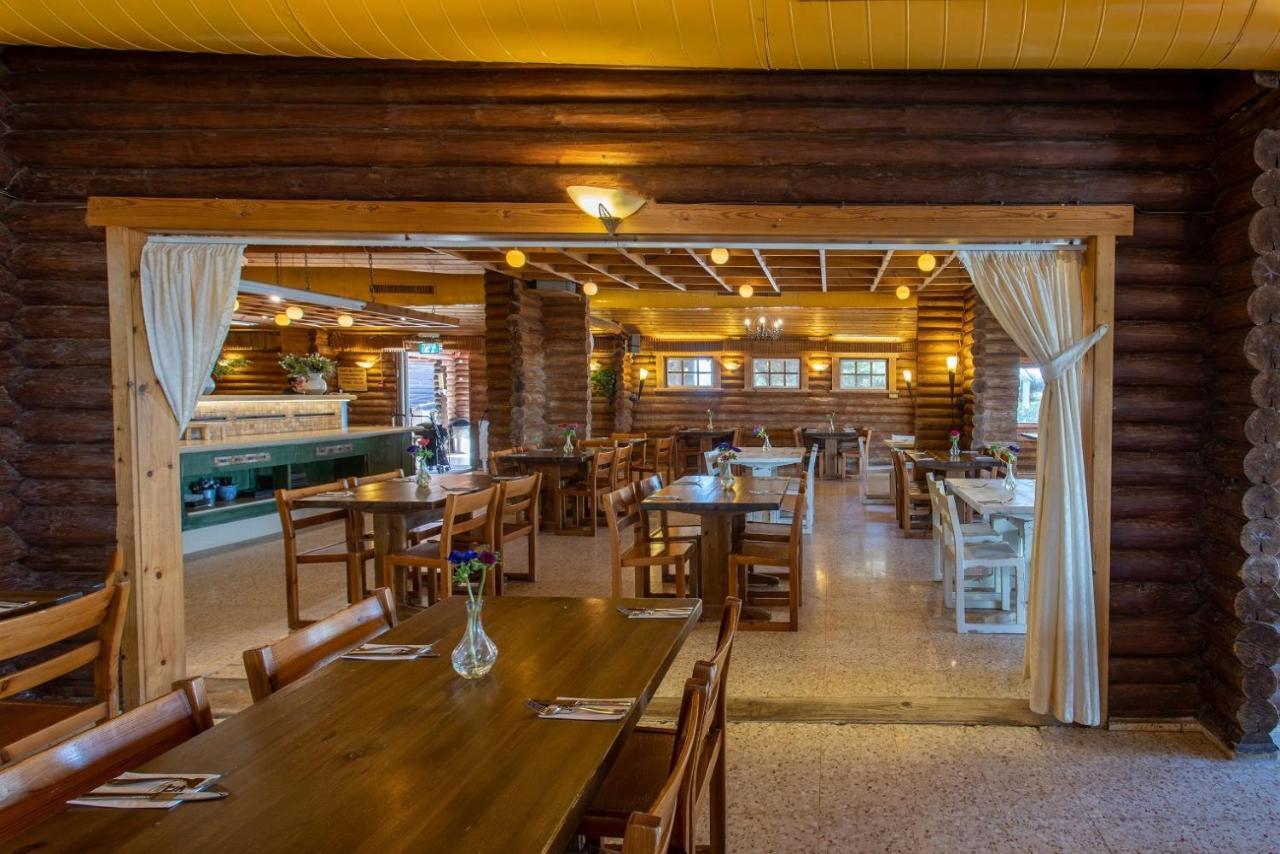 Logos Hotel In Yad Hashmona Екстериор снимка