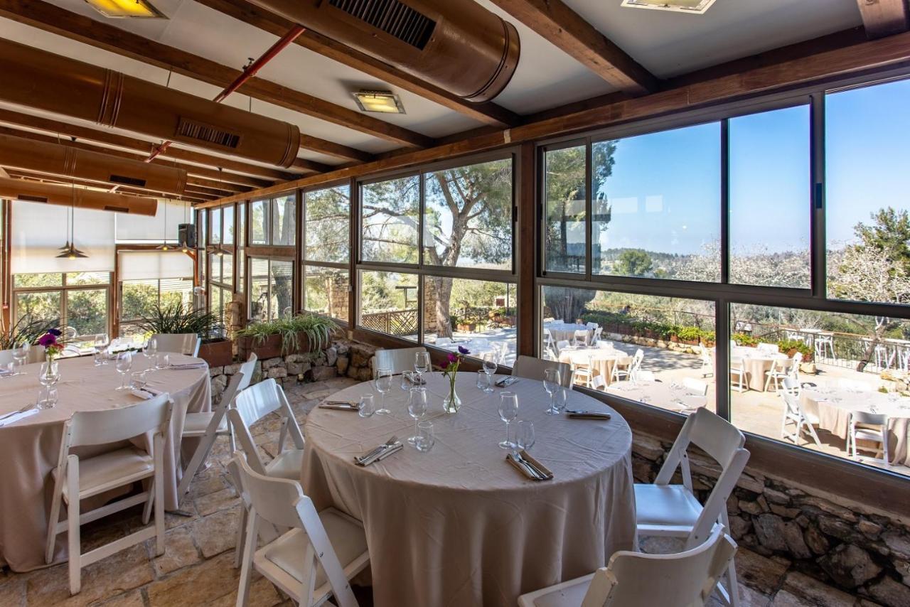 Logos Hotel In Yad Hashmona Екстериор снимка