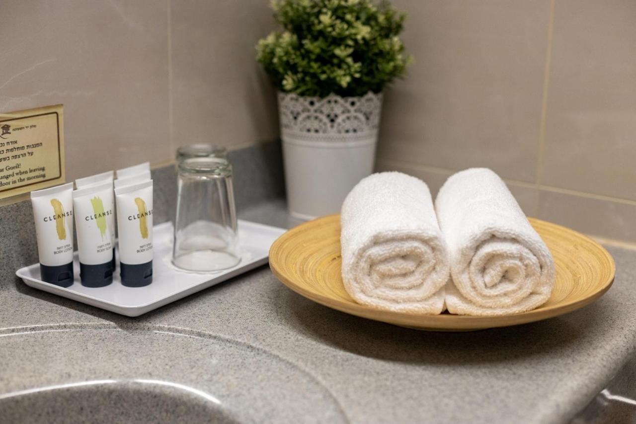 Logos Hotel In Yad Hashmona Екстериор снимка