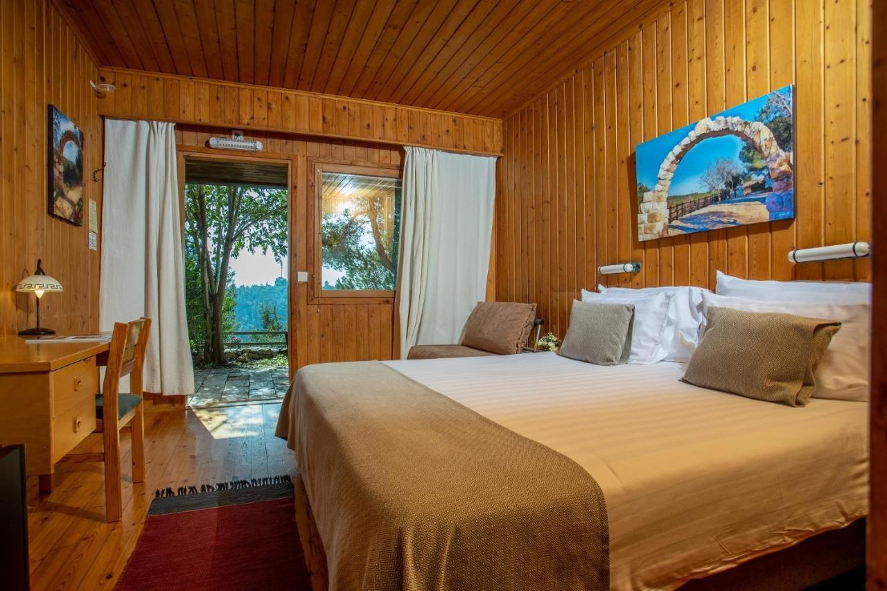 Logos Hotel In Yad Hashmona Екстериор снимка