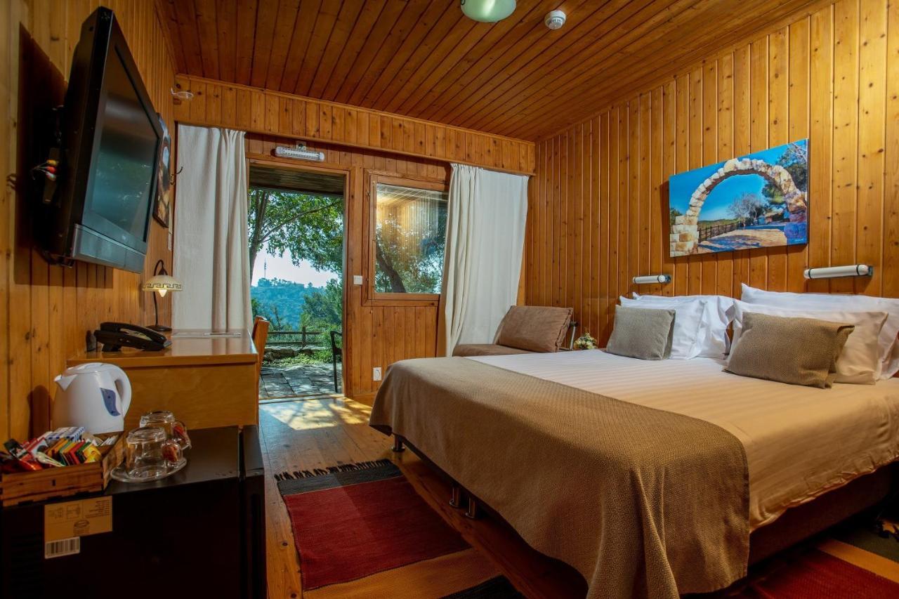Logos Hotel In Yad Hashmona Екстериор снимка